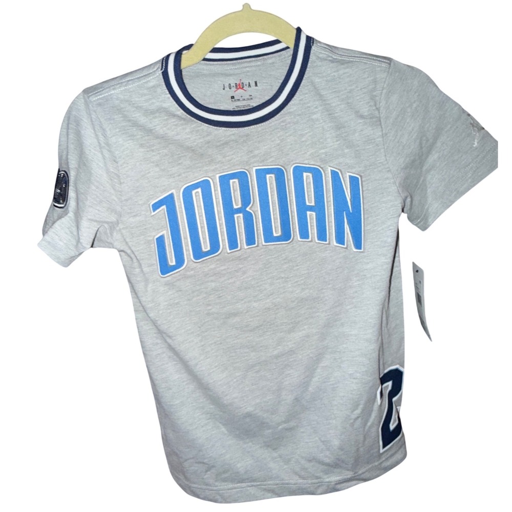 Jordan T-Shirt Boys Small S‎ Gray Blue NWT Short Sleeve 95D954-G2H 23 Graphic